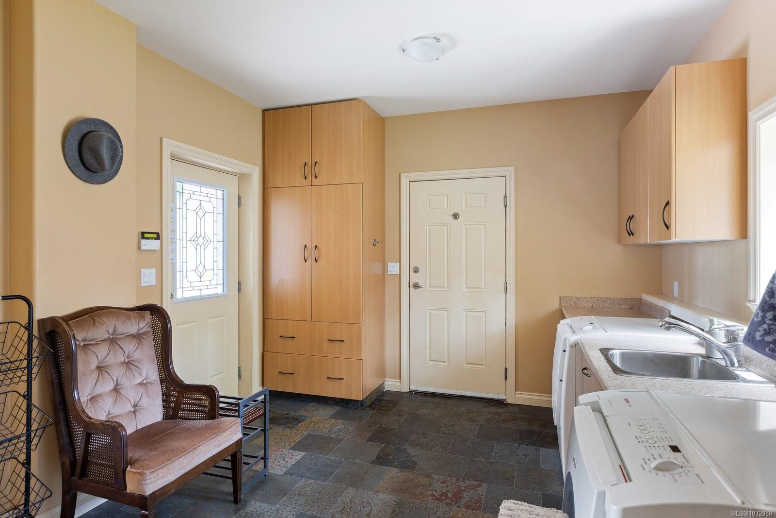 1450 White Pine Terr