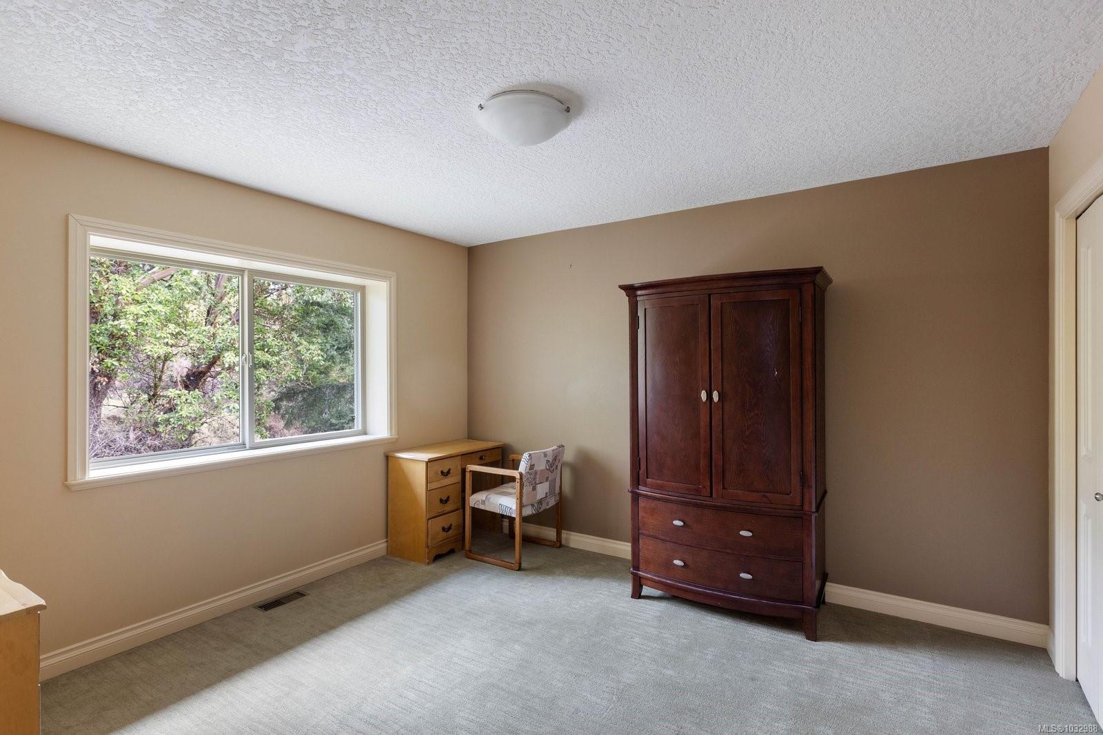 1450 White Pine Terr