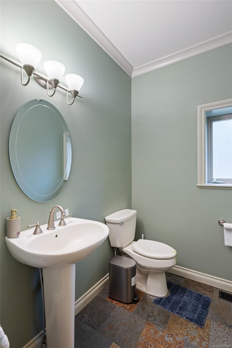 1450 White Pine Terr