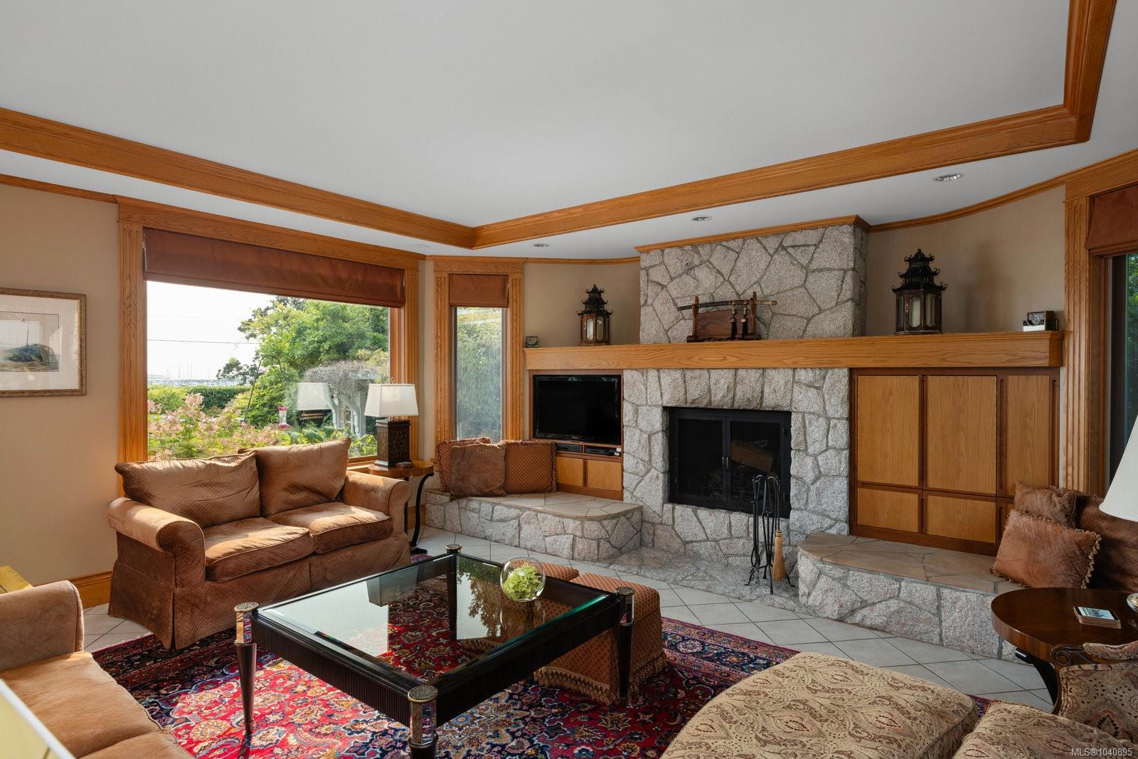 1580 Beach Dr