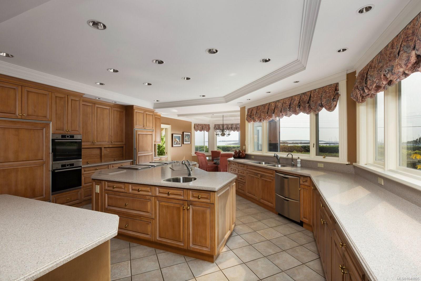 1580 Beach Dr