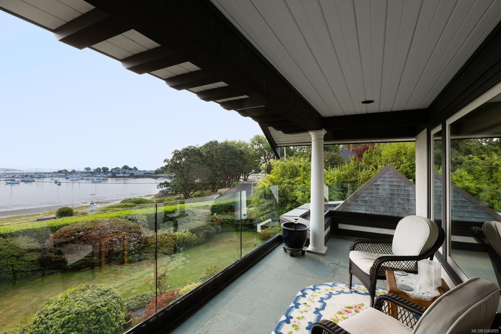 1580 Beach Dr