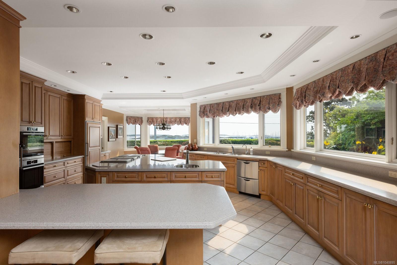 1580 Beach Dr