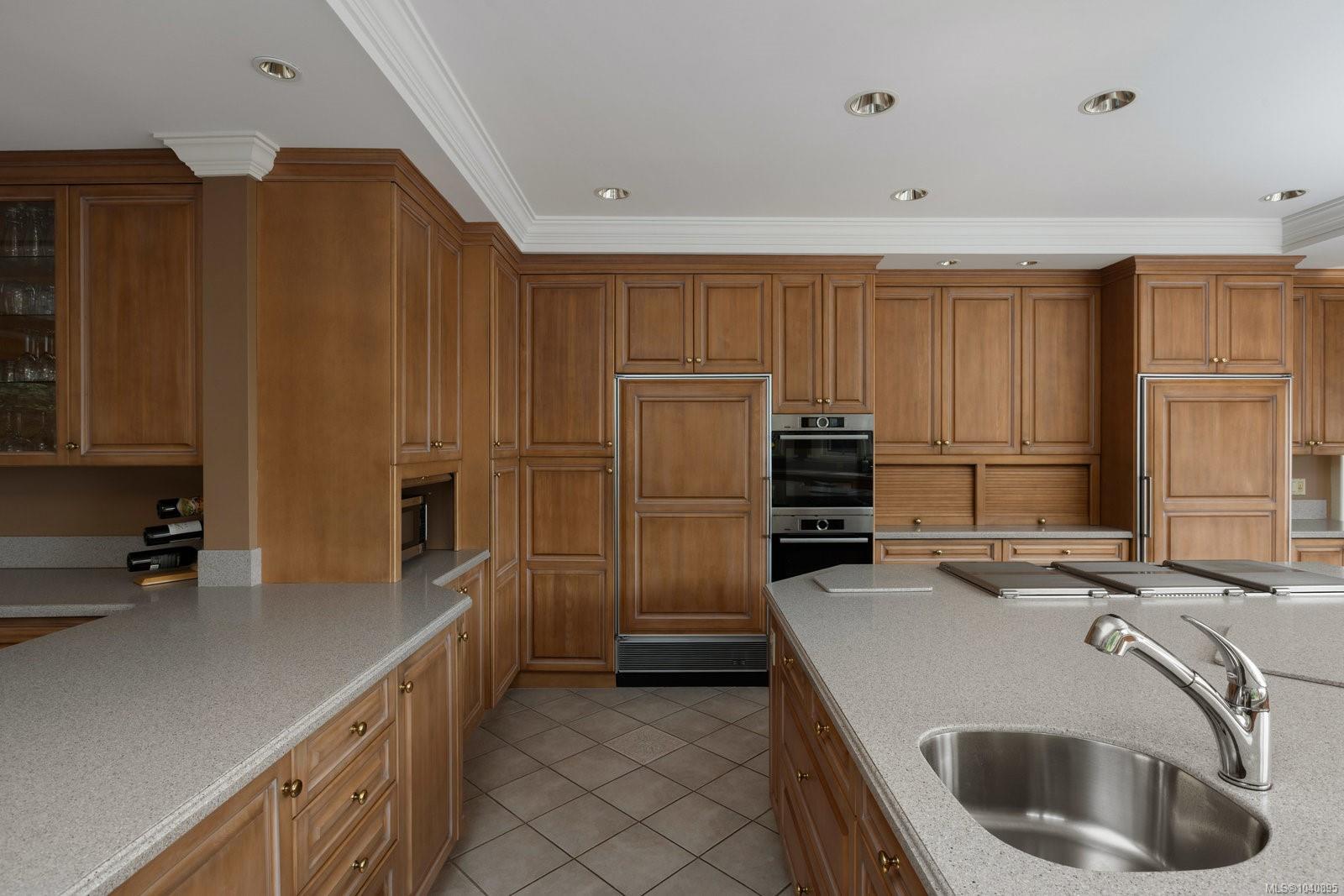 1580 Beach Dr