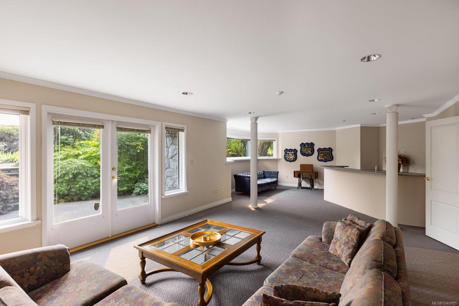 1580 Beach Dr
