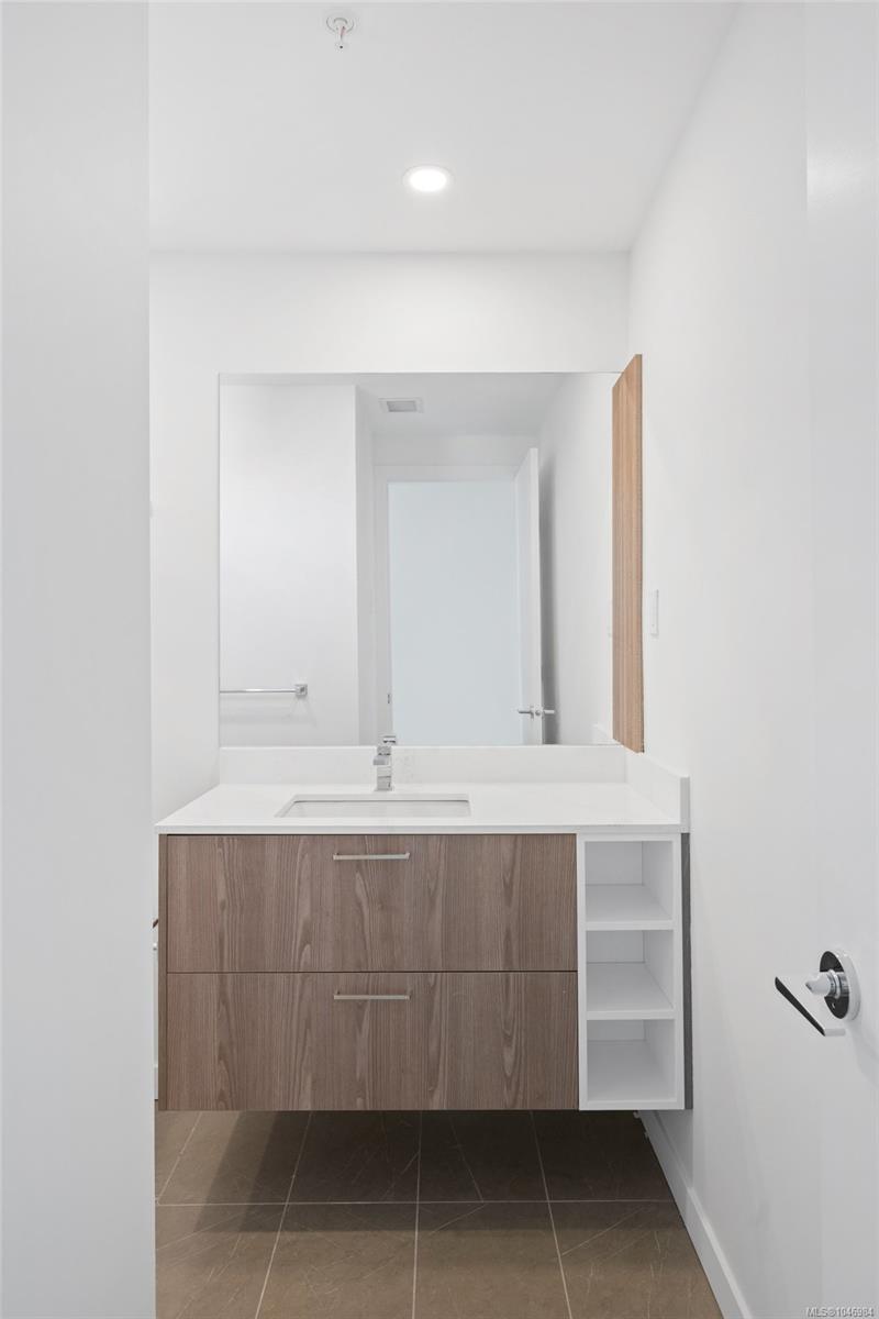 899 Esquimalt Rd Unit: #905