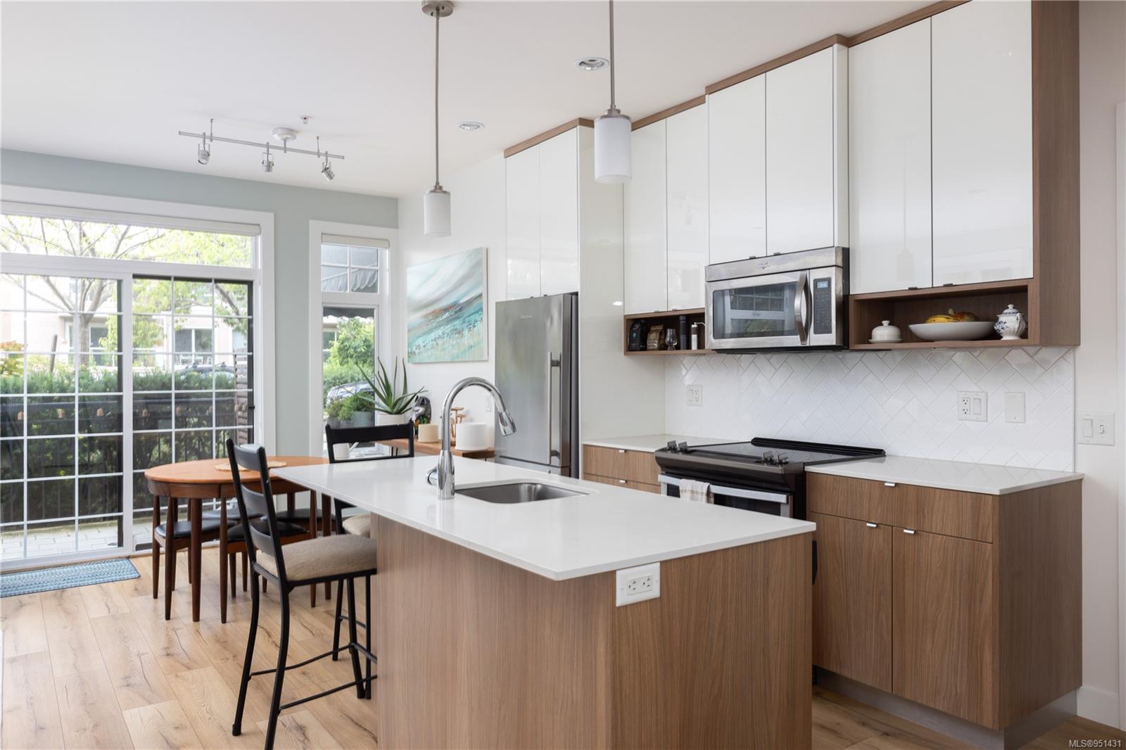 1015 Rockland Ave Unit: 101