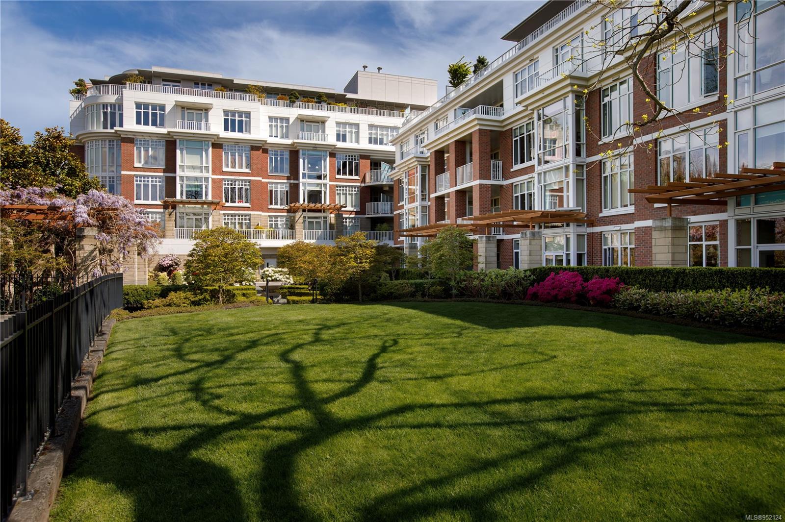 999 Burdett Ave Unit: 410