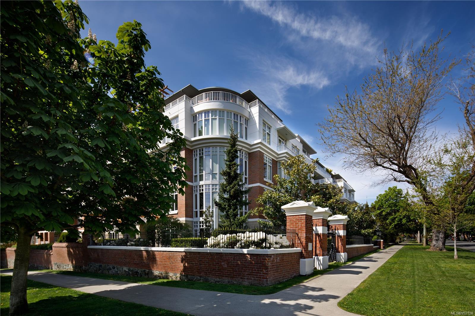 999 Burdett Ave Unit: 410