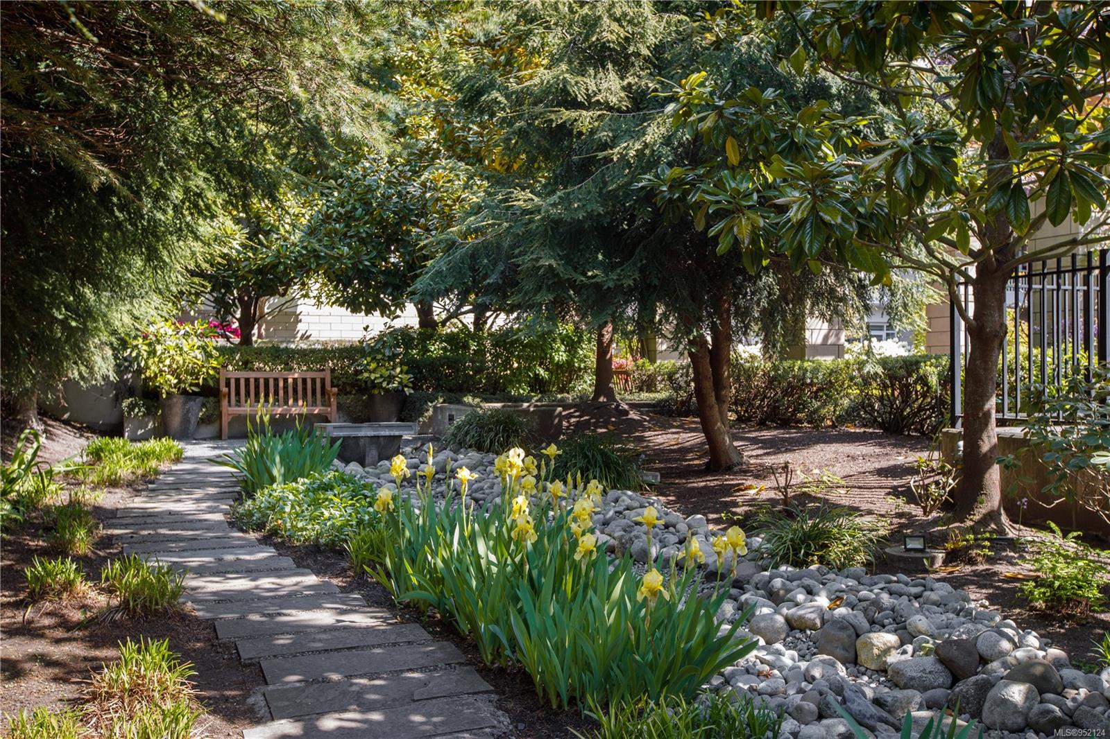 999 Burdett Ave Unit: 410