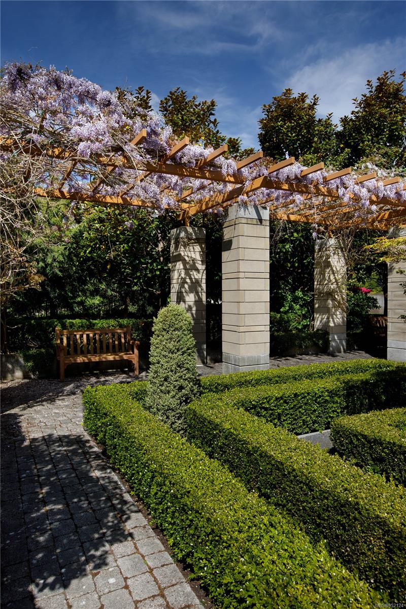 999 Burdett Ave Unit: 410