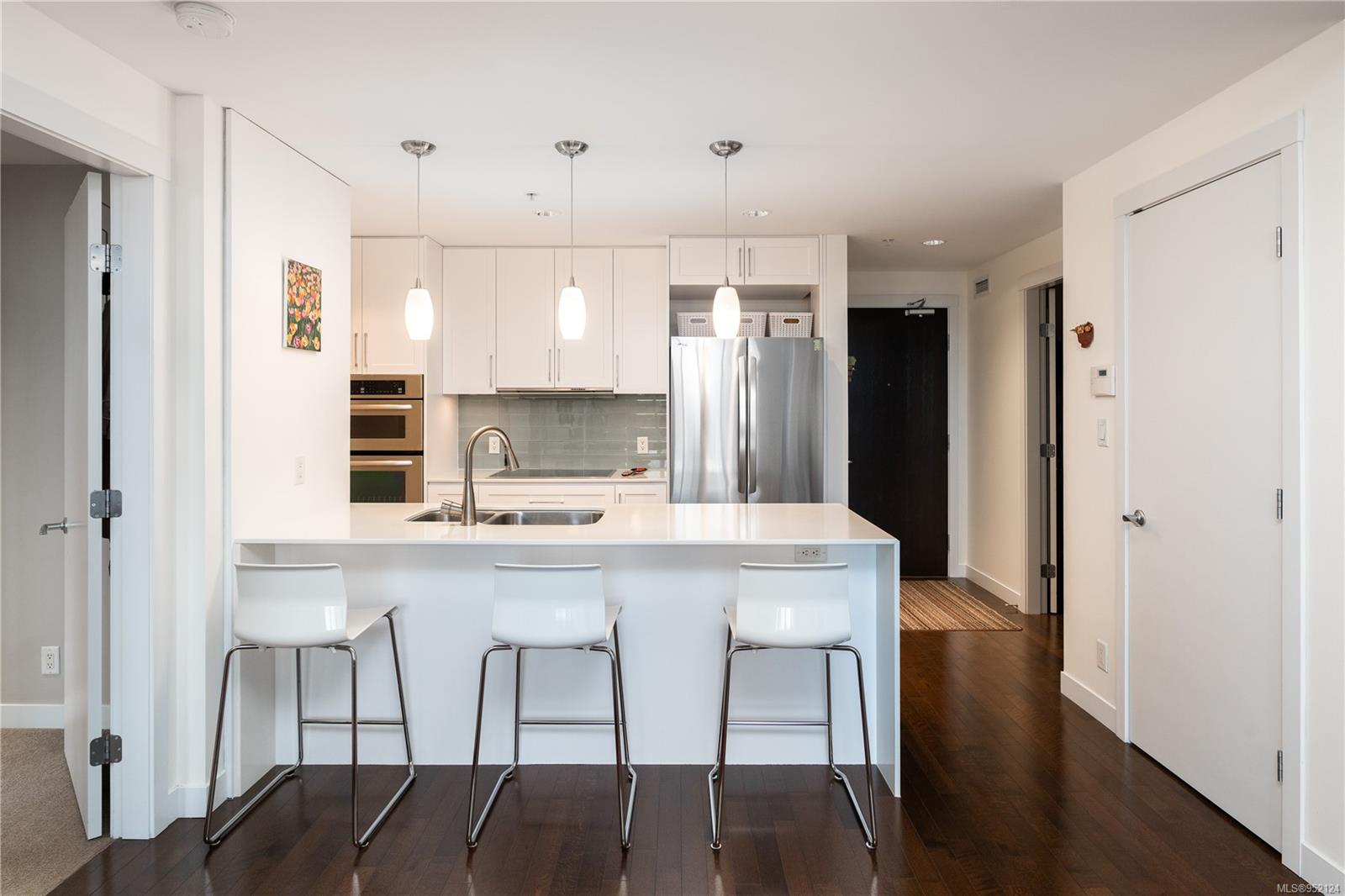 999 Burdett Ave Unit: 410