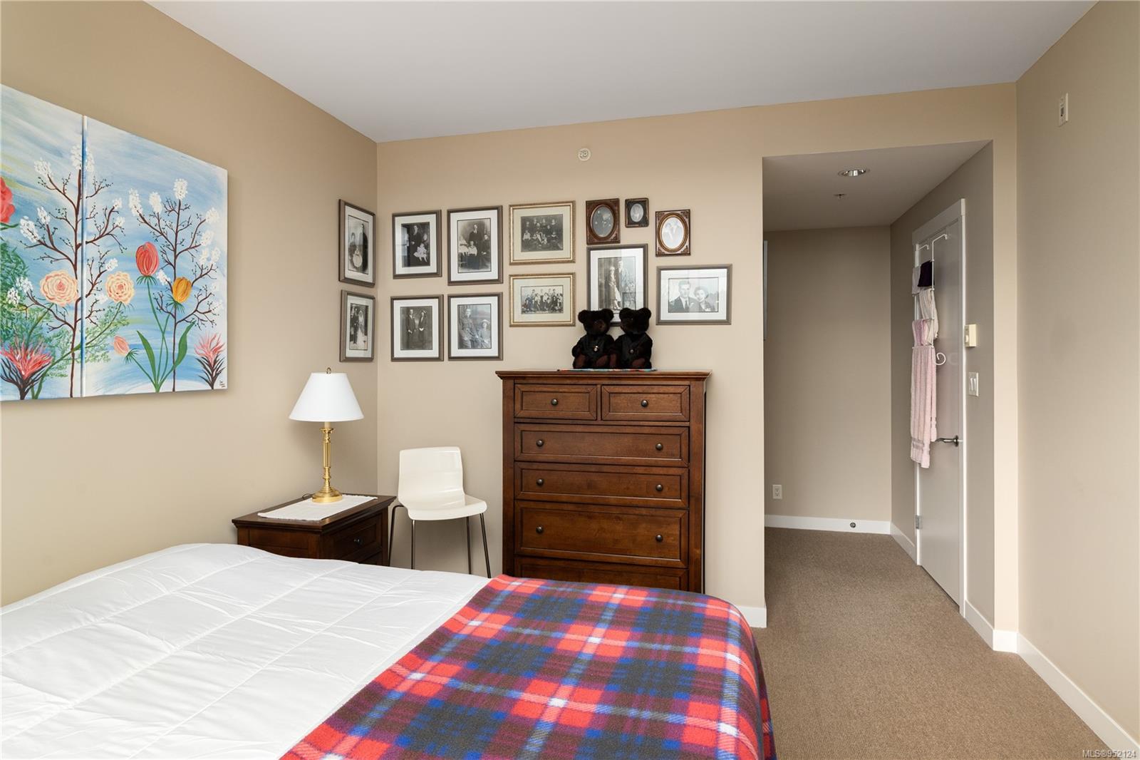 999 Burdett Ave Unit: 410