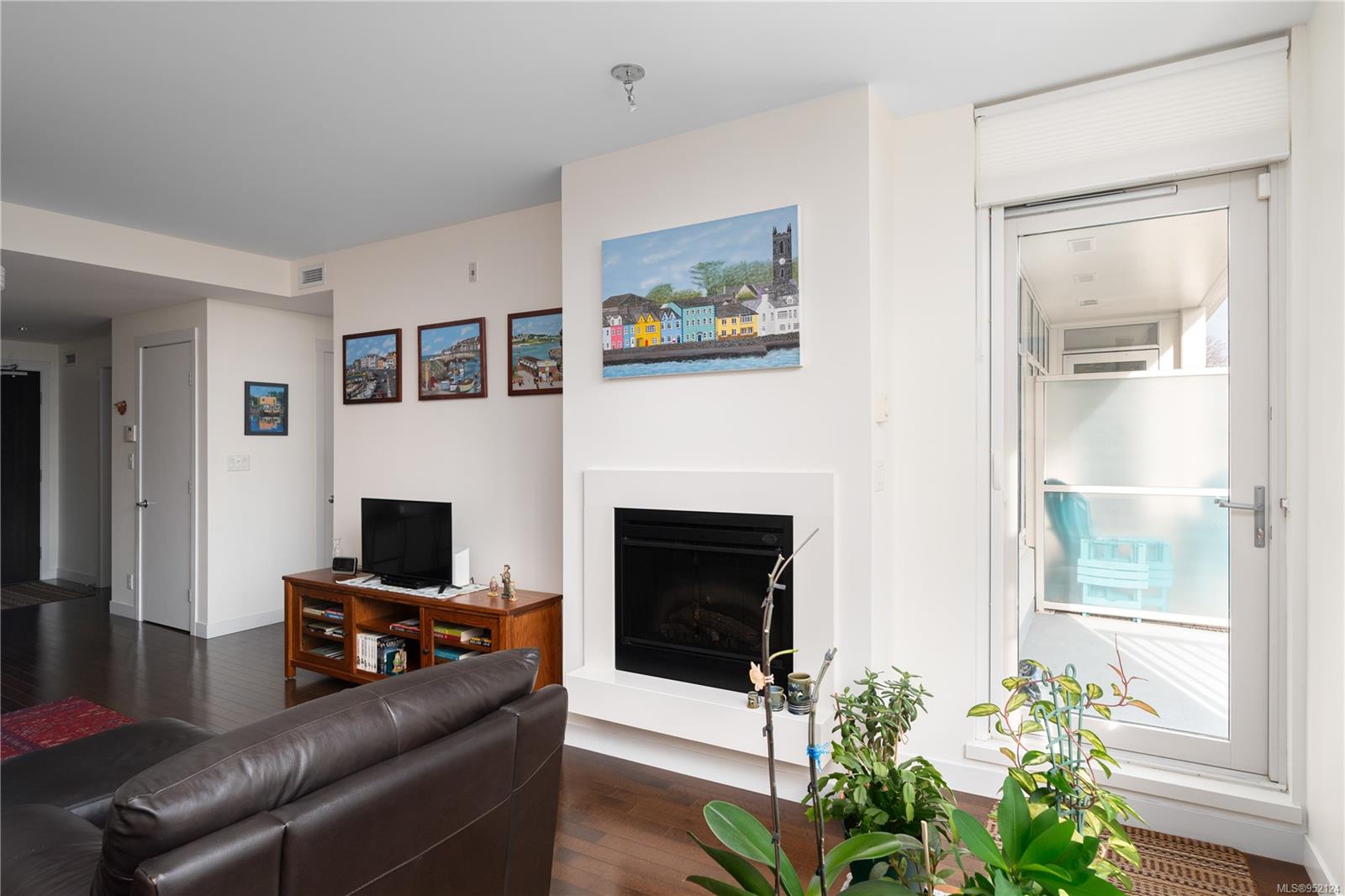 999 Burdett Ave Unit: 410