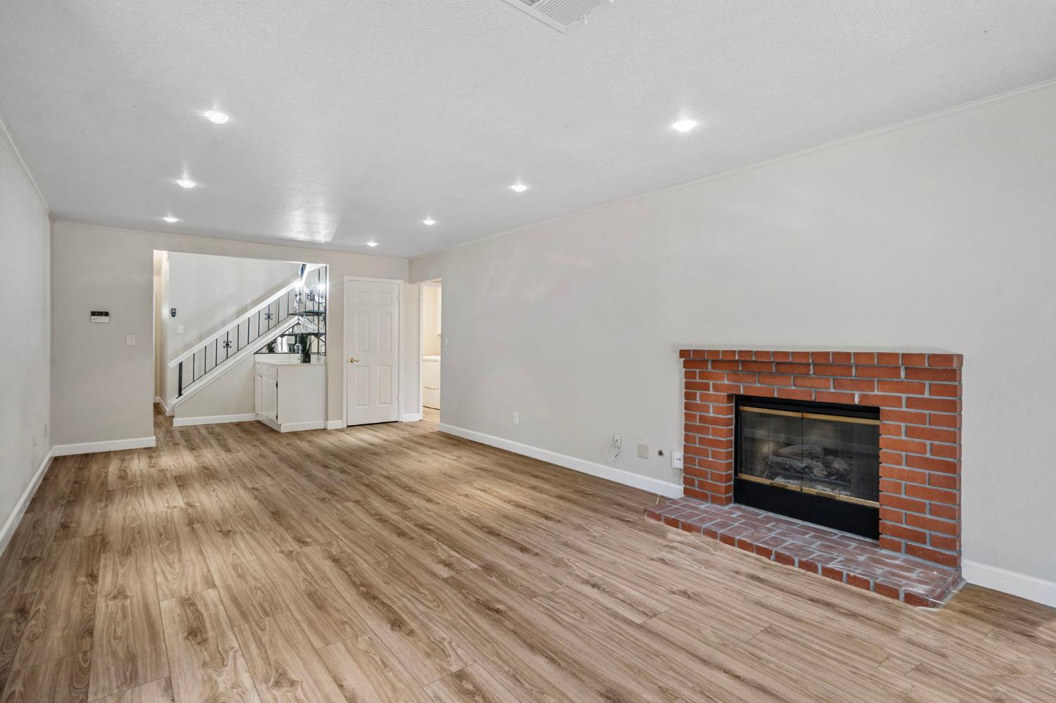 4907 Wagon Wheel Way