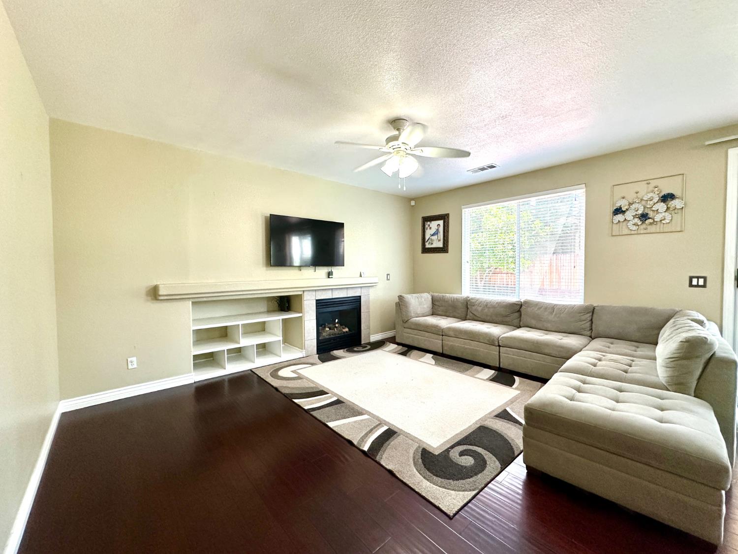 2259 Claremont Way