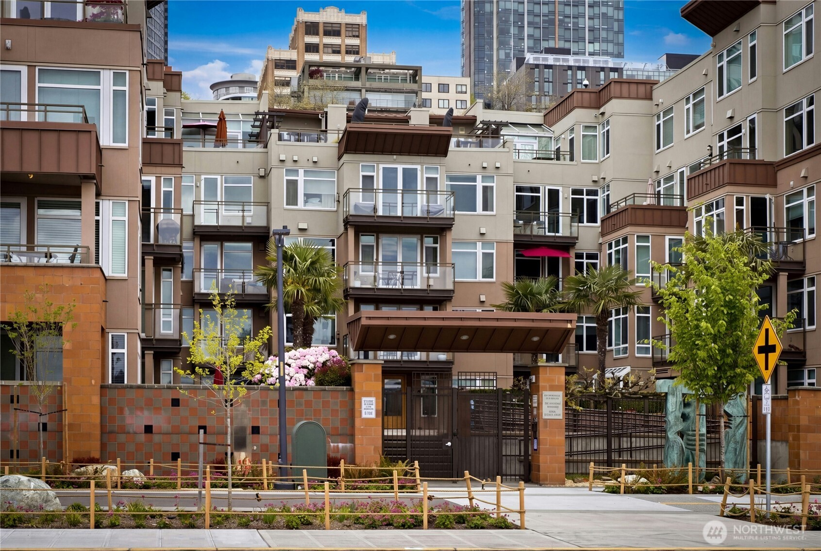 1900 Alaskan Way Unit: 216