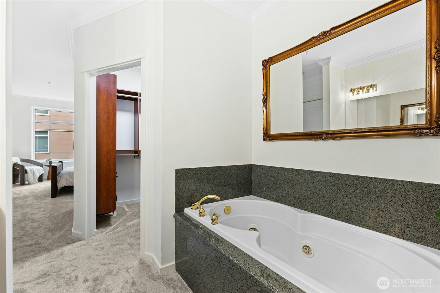 1900 Alaskan Way Unit: 216