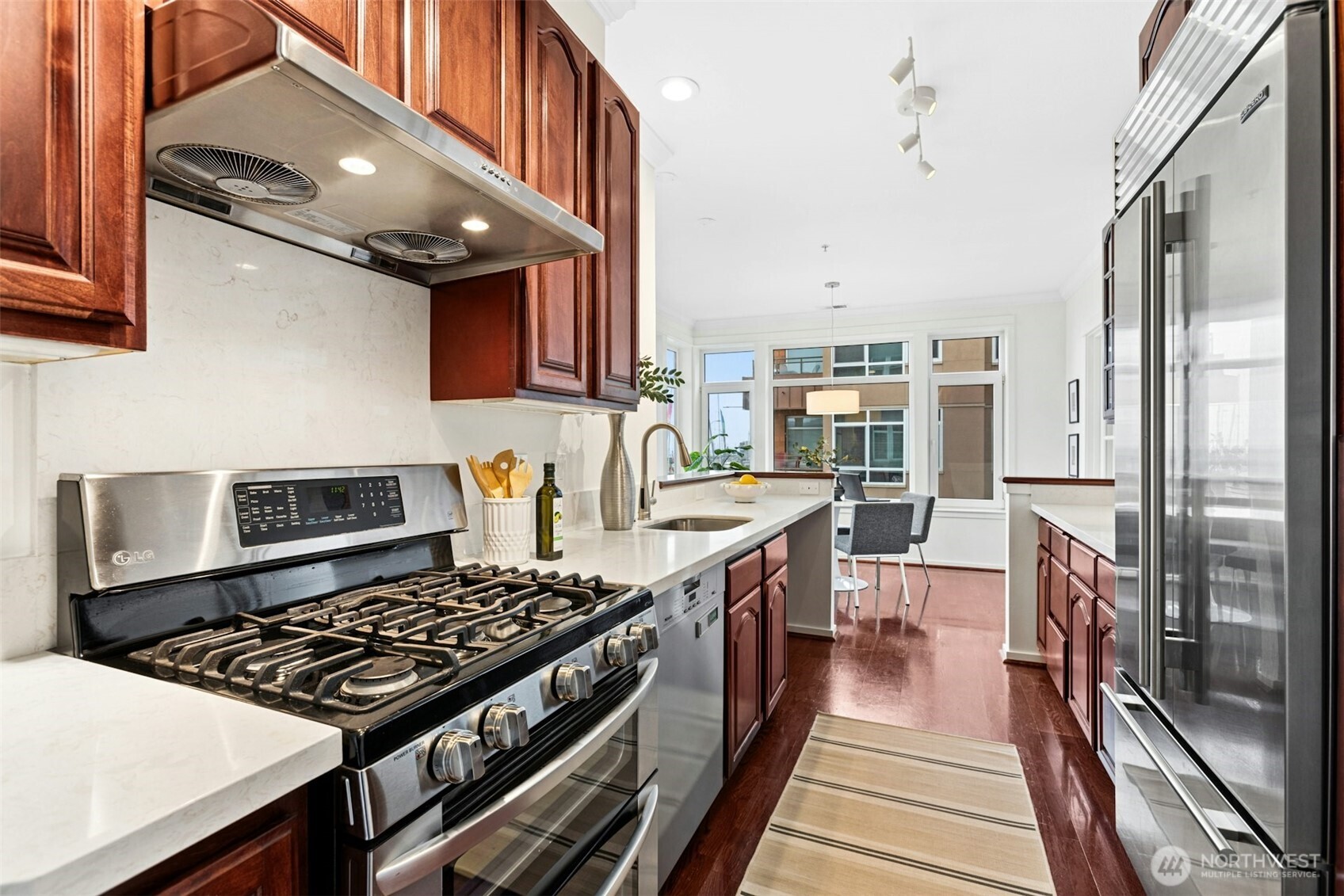 1900 Alaskan Way Unit: 216