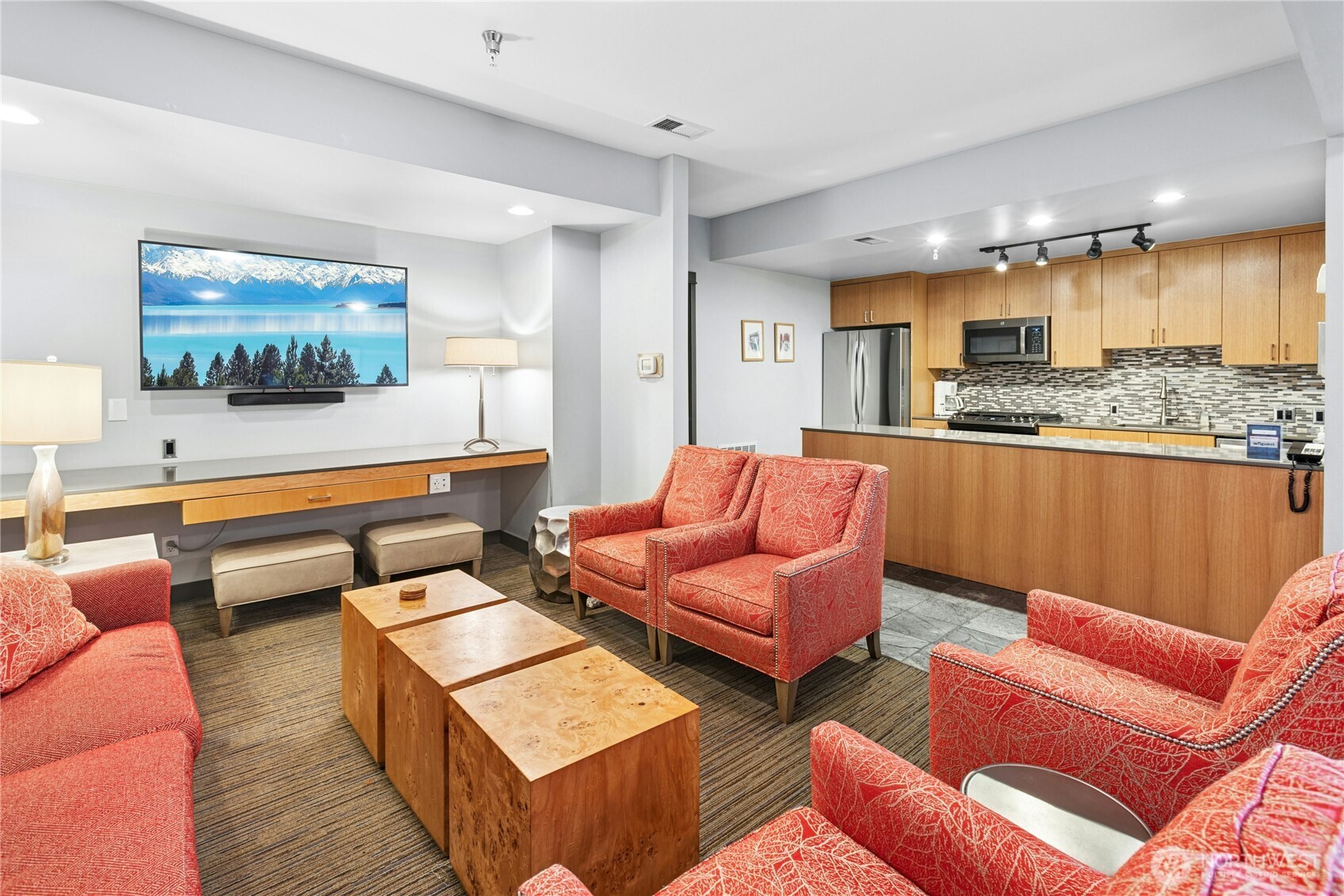 1900 Alaskan Way Unit: 216