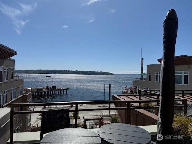 1900 Alaskan Way Unit: 216