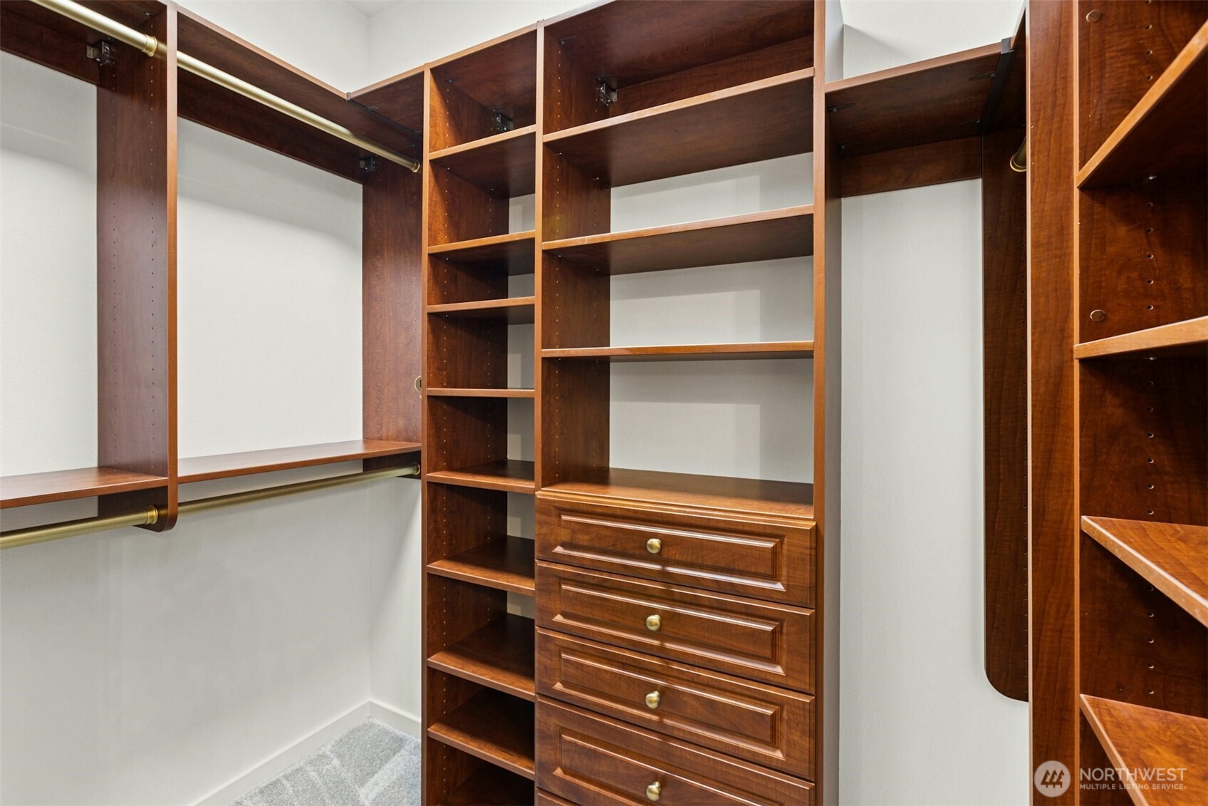1900 Alaskan Way Unit: 216