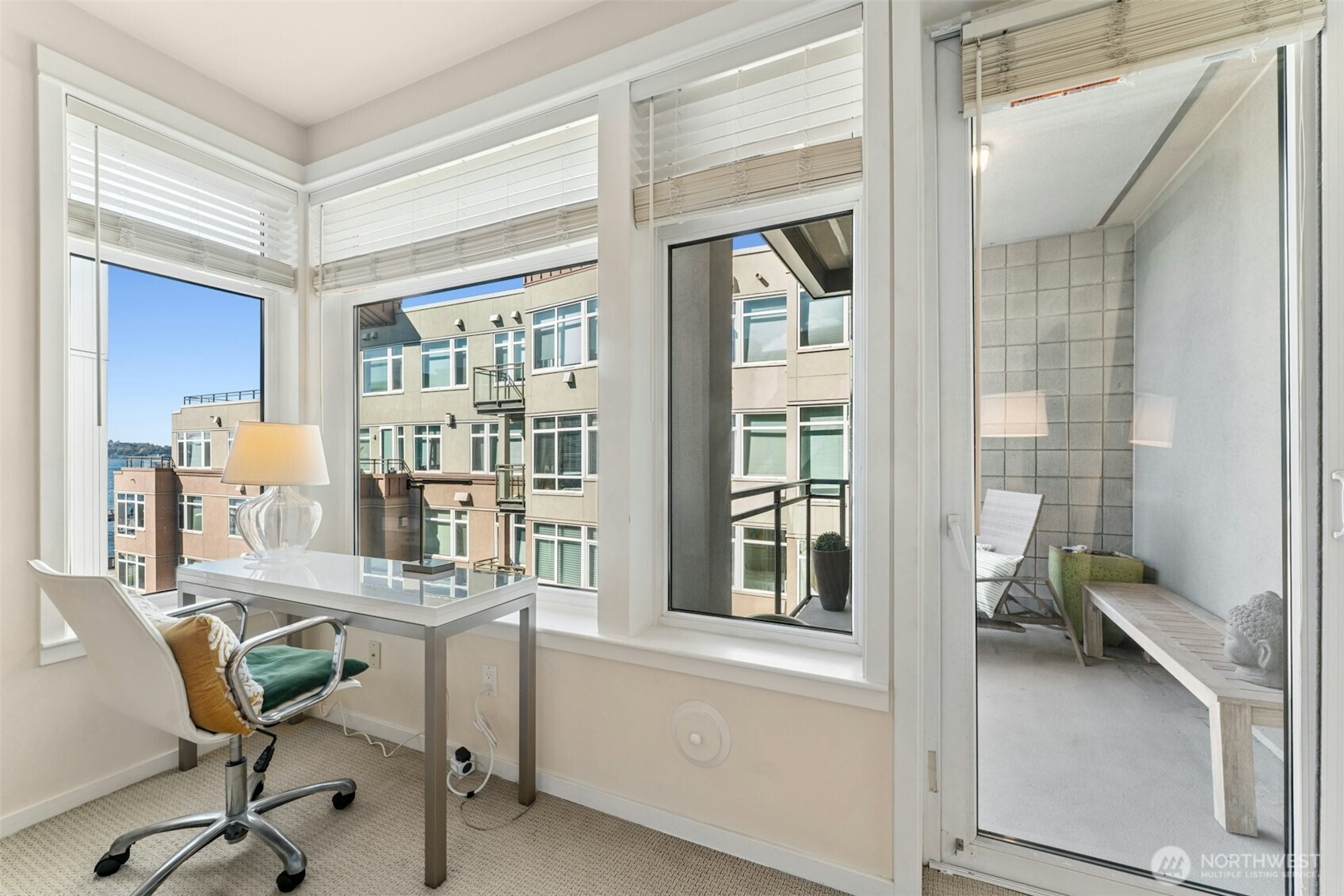 1900 Alaskan Way Unit: 410