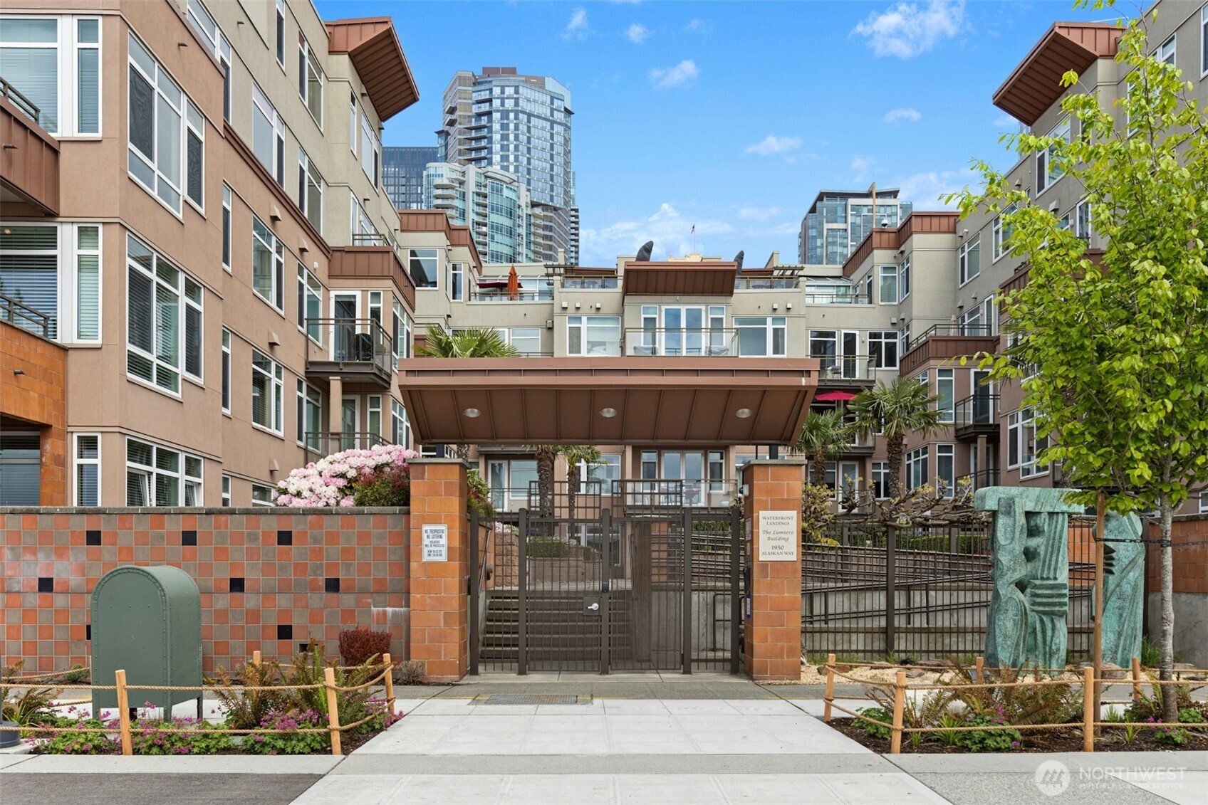 1900 Alaskan Way Unit: 410