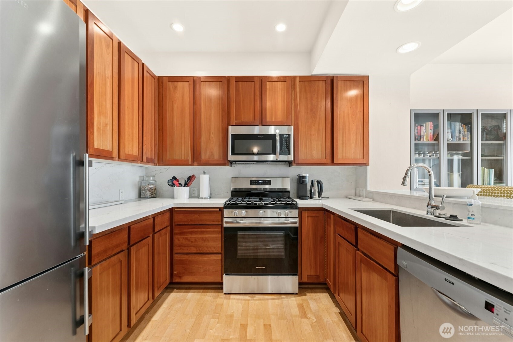 1900 Alaskan Way Unit: 410