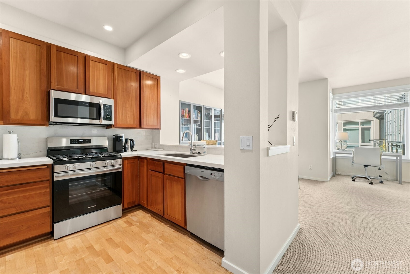 1900 Alaskan Way Unit: 410