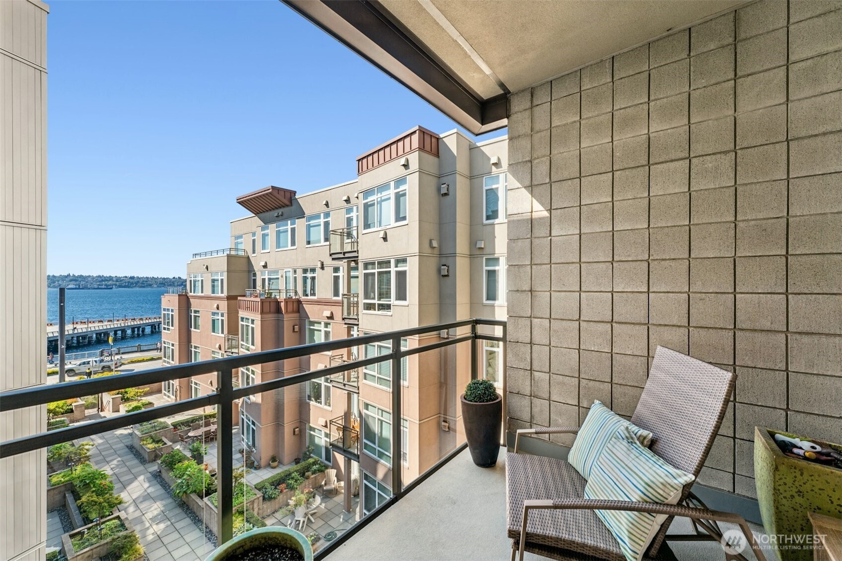 1900 Alaskan Way Unit: 410
