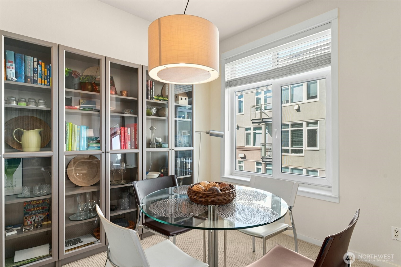 1900 Alaskan Way Unit: 410