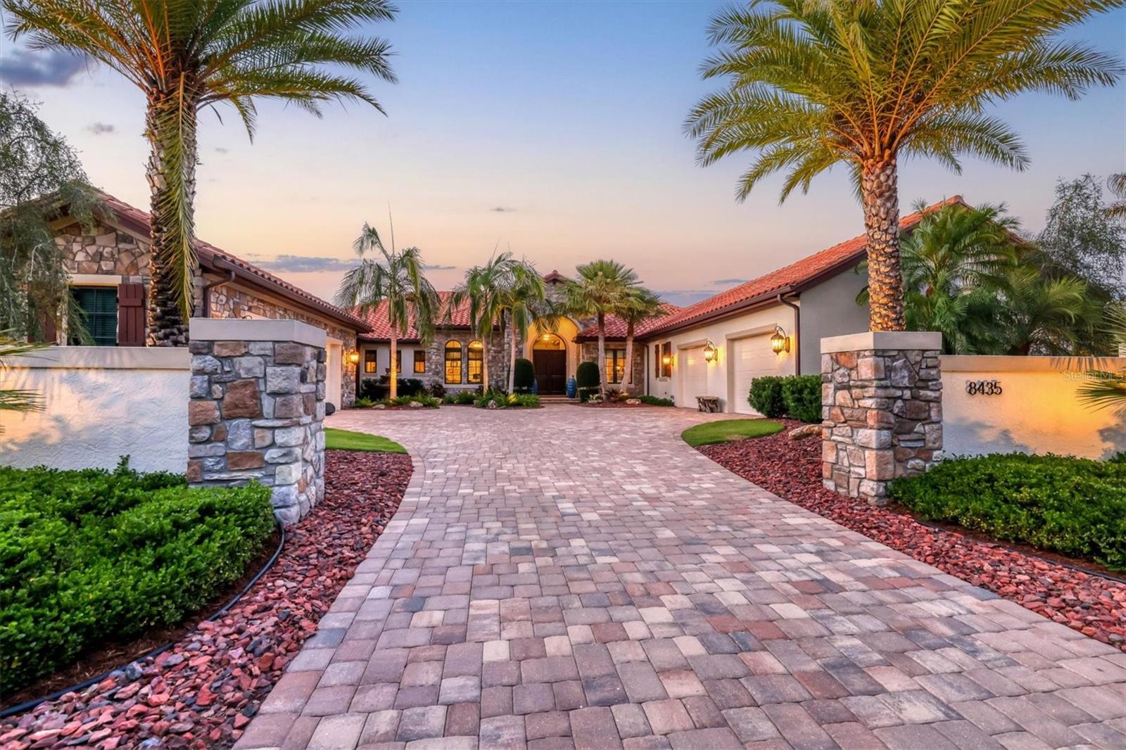 8435 LINDRICK LN