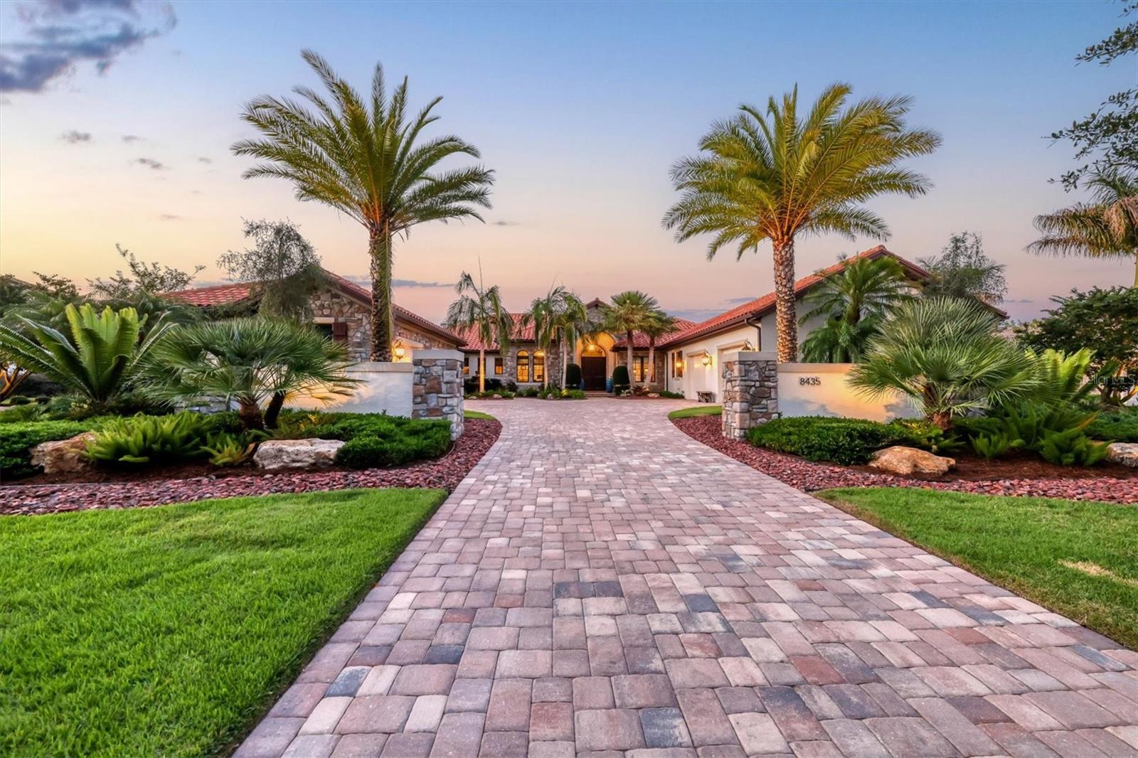 8435 LINDRICK LN