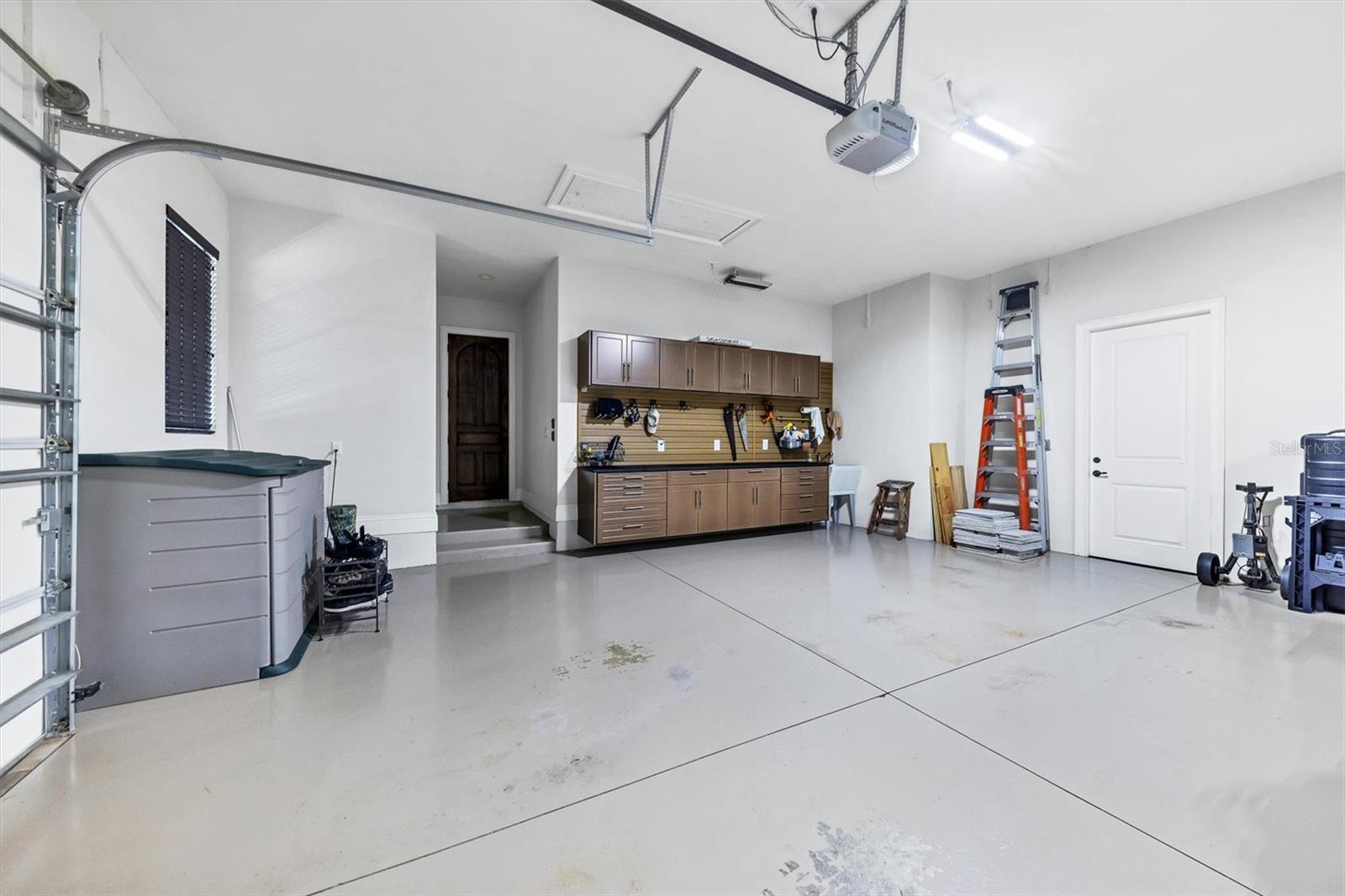 8435 LINDRICK LN