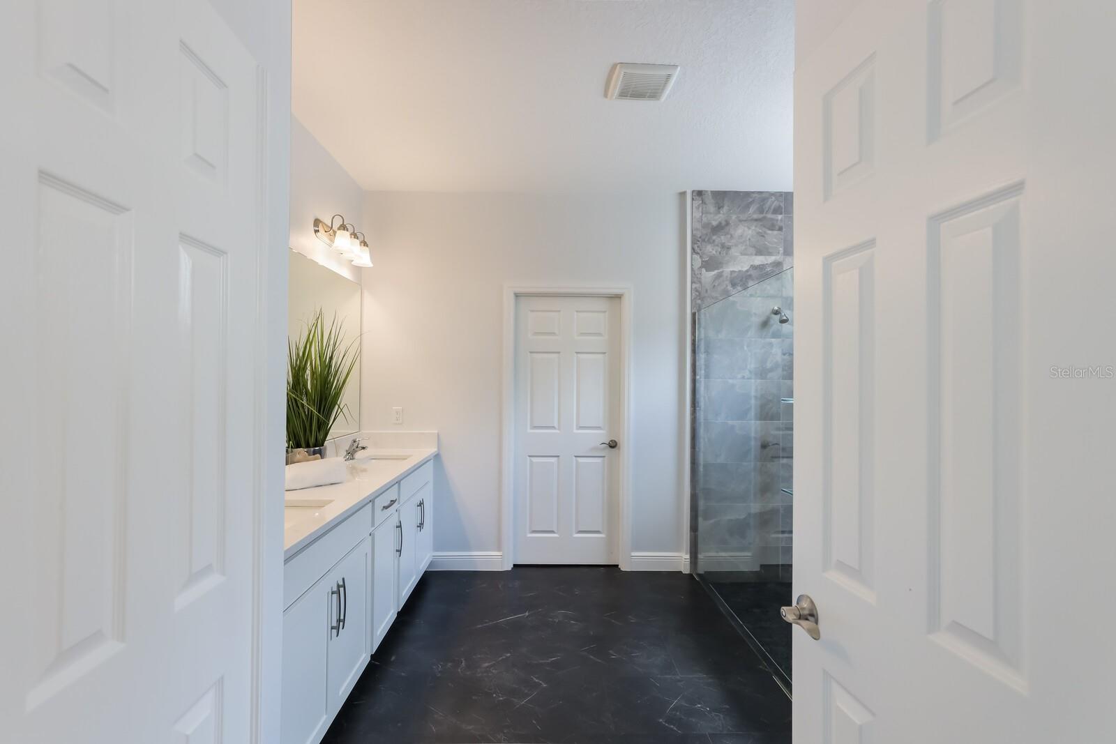 11516 APPLE TREE CIR