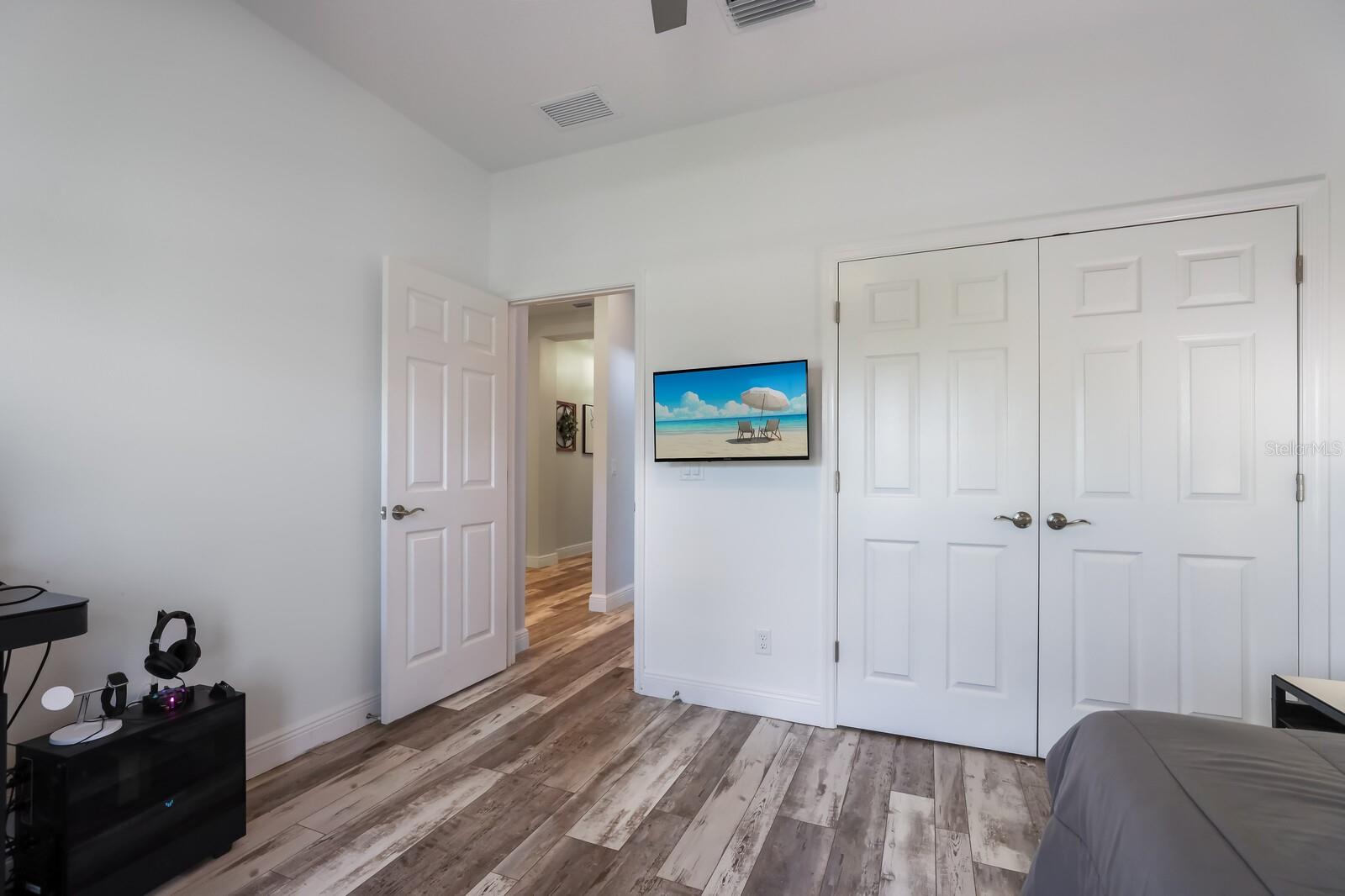 11516 APPLE TREE CIR