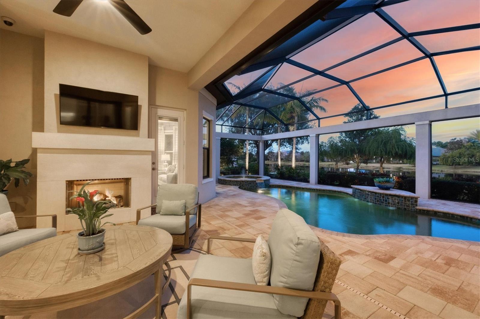 8355 CATAMARAN CIR