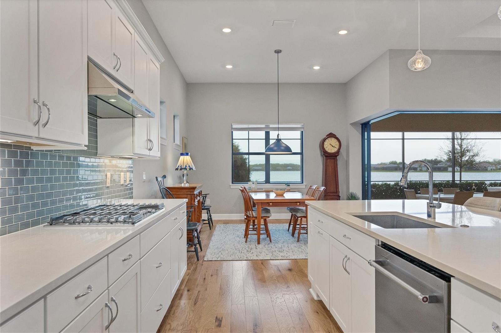 8016 GRANDE SHORES DR