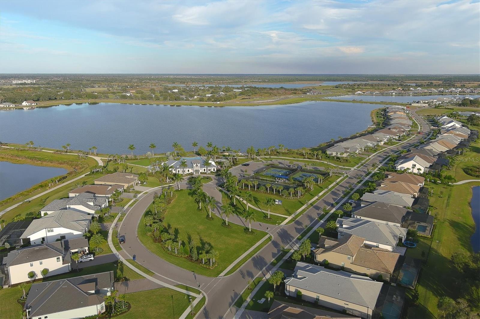 8016 GRANDE SHORES DR