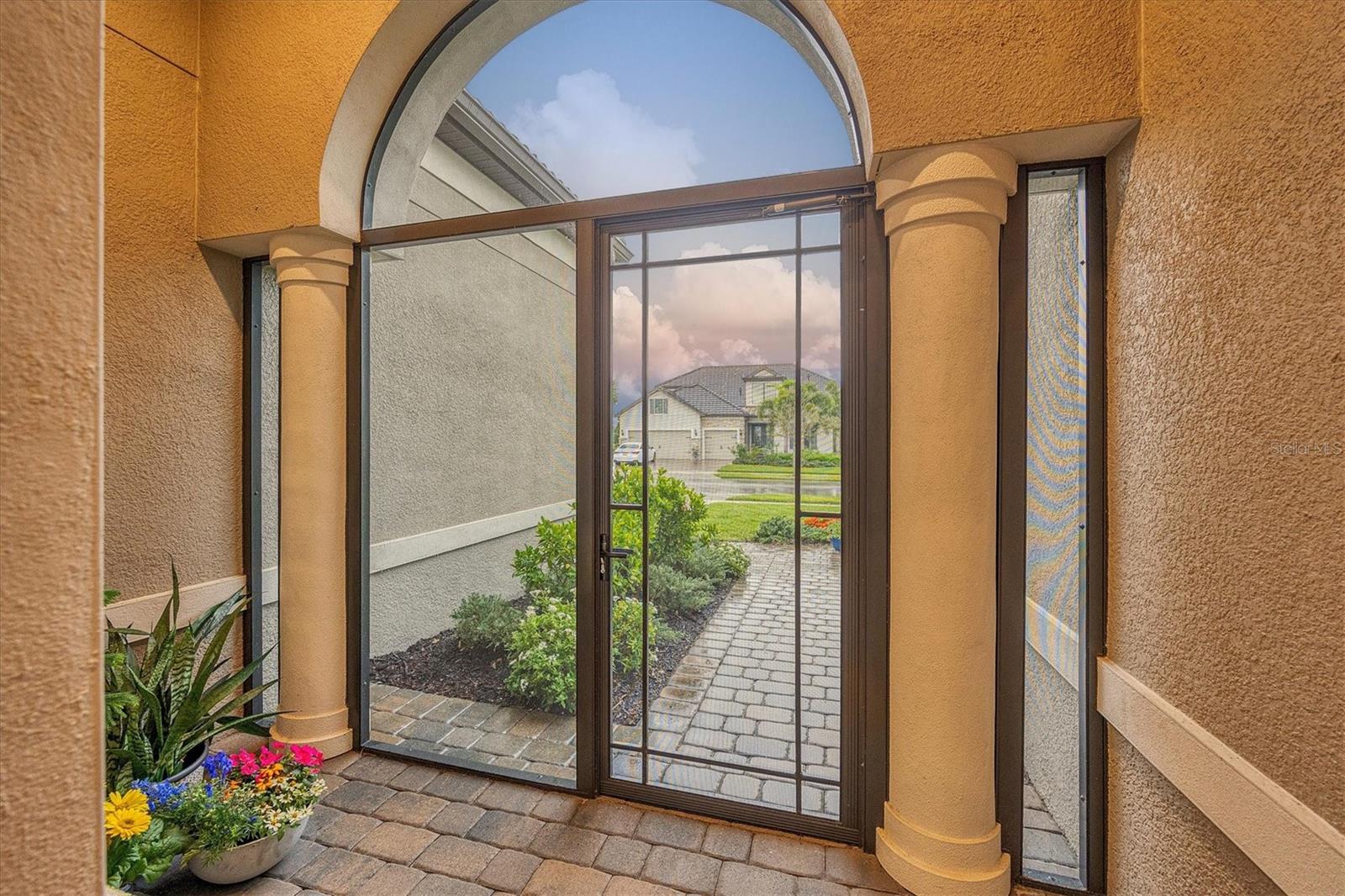 8016 GRANDE SHORES DR