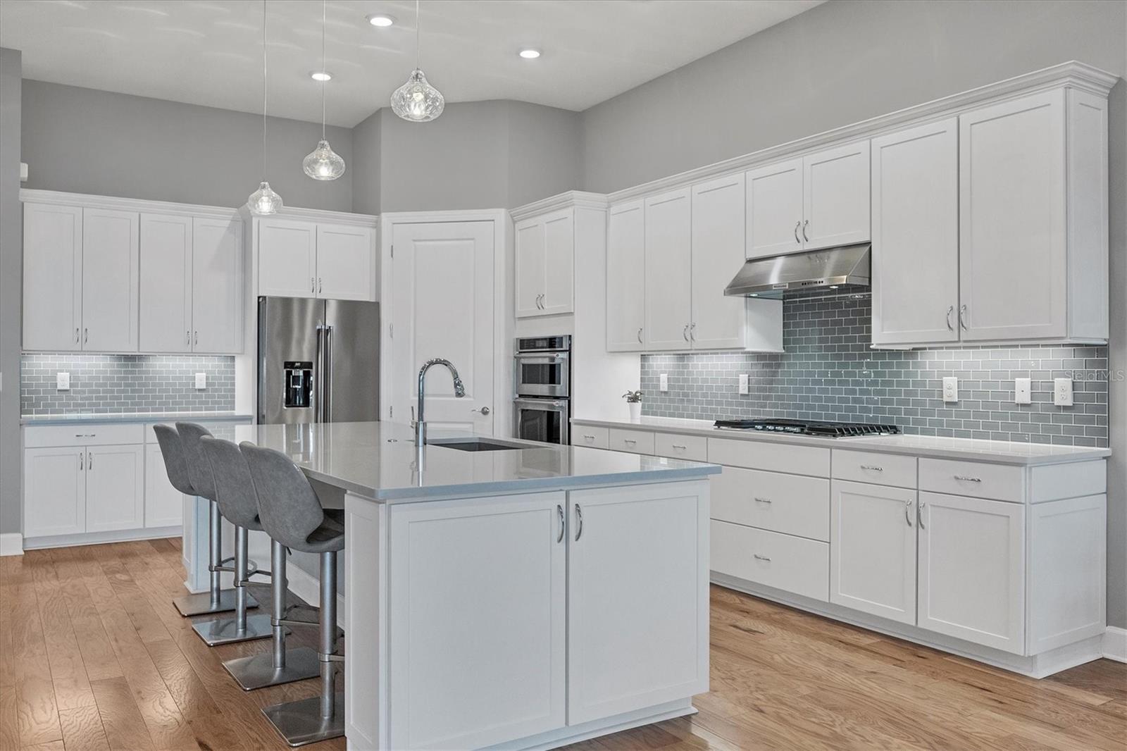 8016 GRANDE SHORES DR