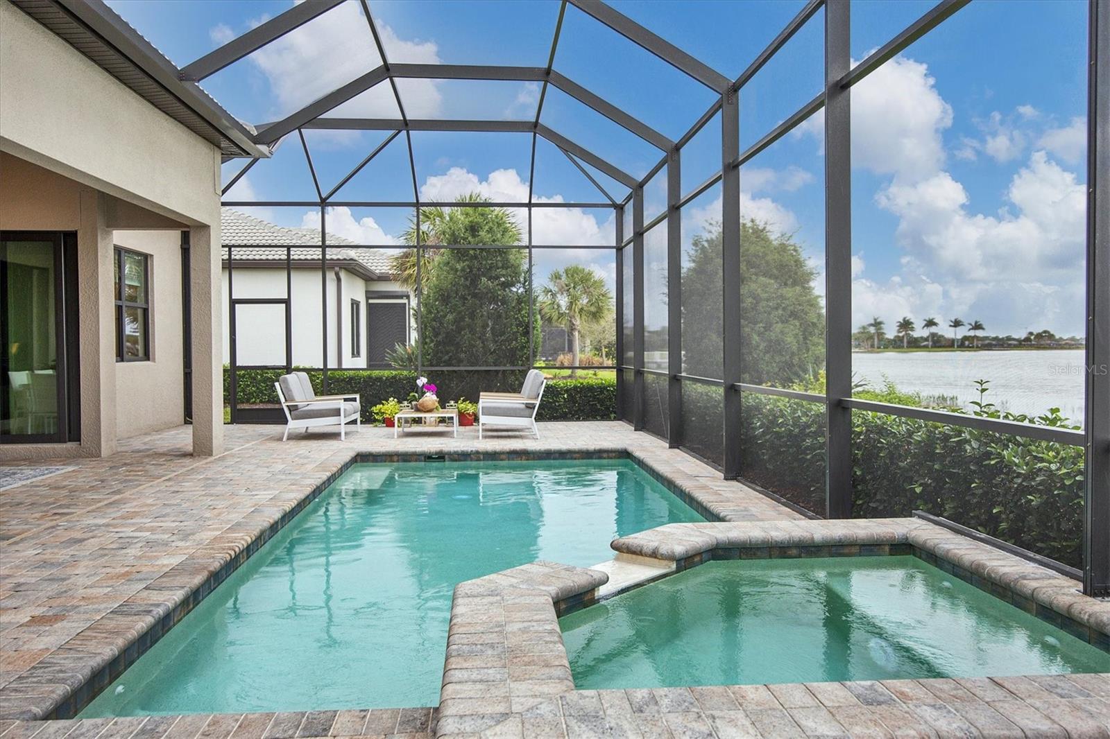 8016 GRANDE SHORES DR