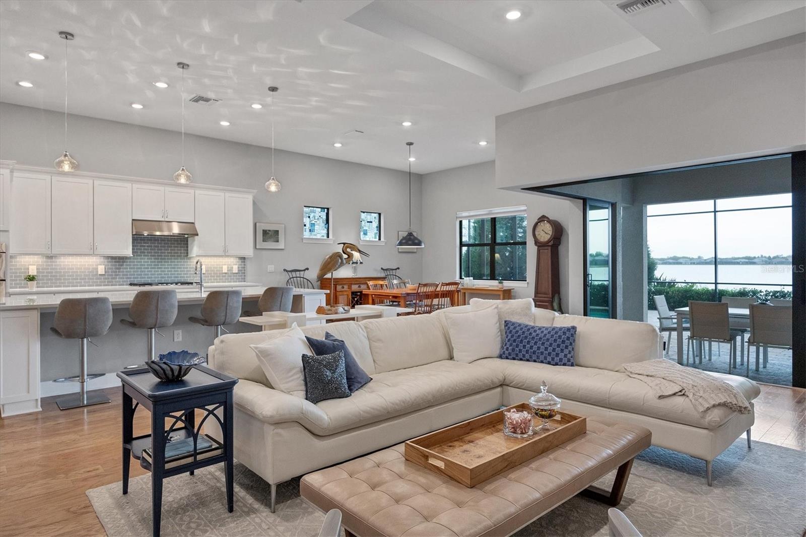 8016 GRANDE SHORES DR