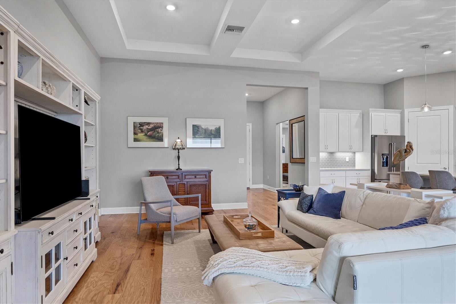 8016 GRANDE SHORES DR