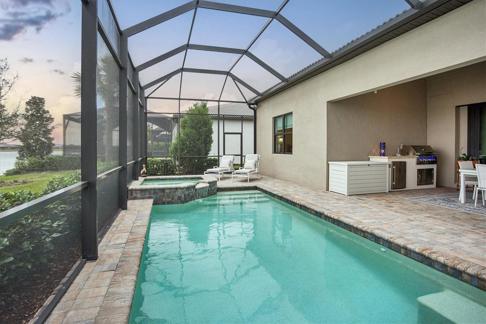 8016 GRANDE SHORES DR