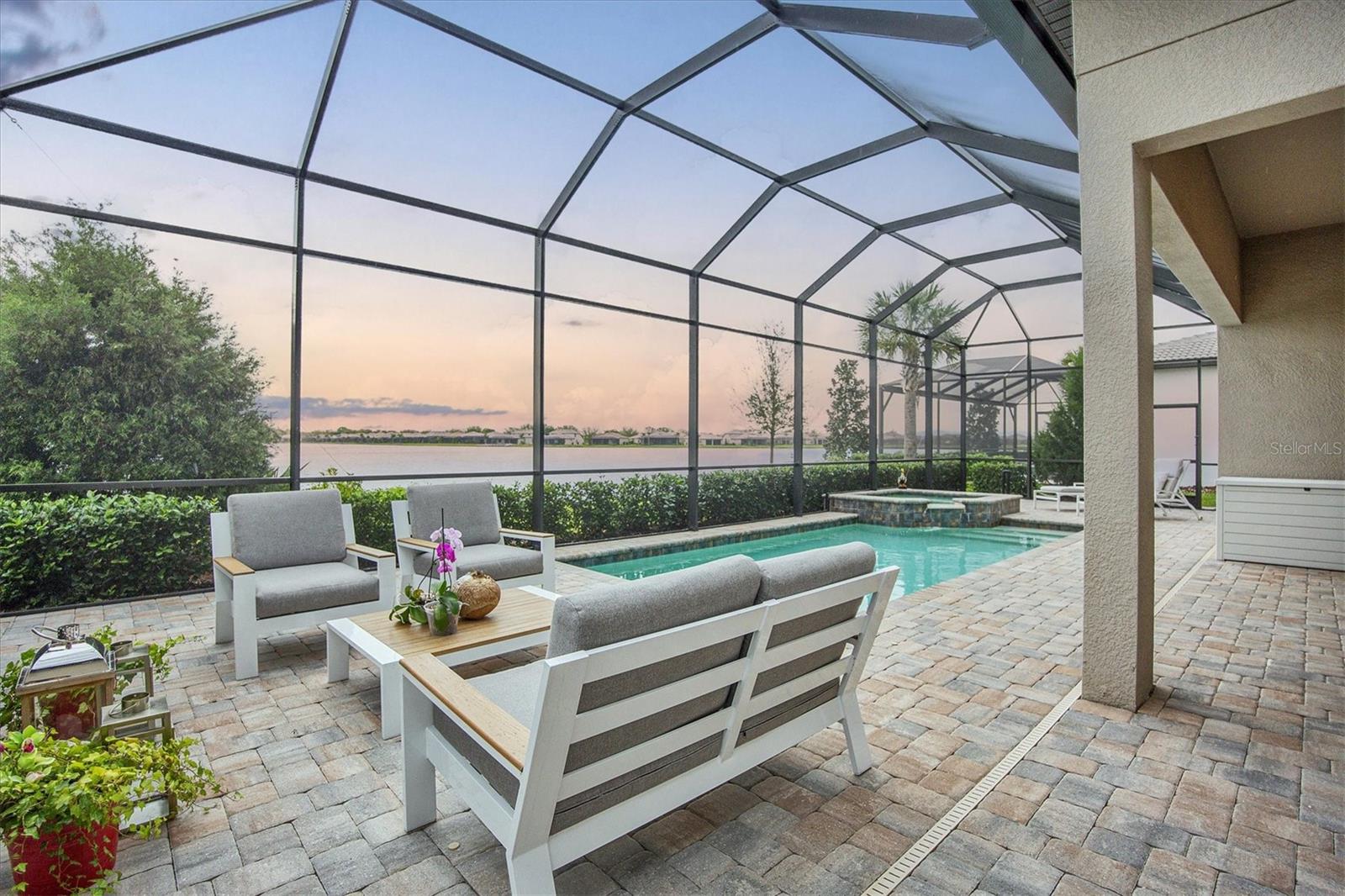 8016 GRANDE SHORES DR