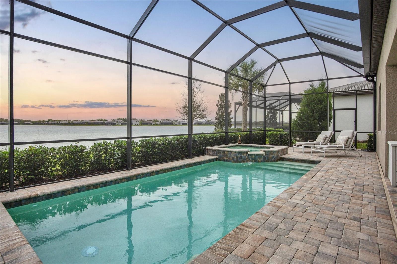 8016 GRANDE SHORES DR