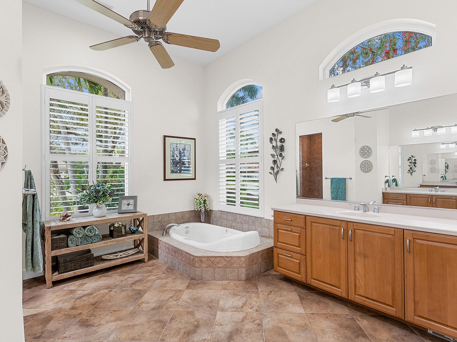 7309 DESERT RIDGE GLN