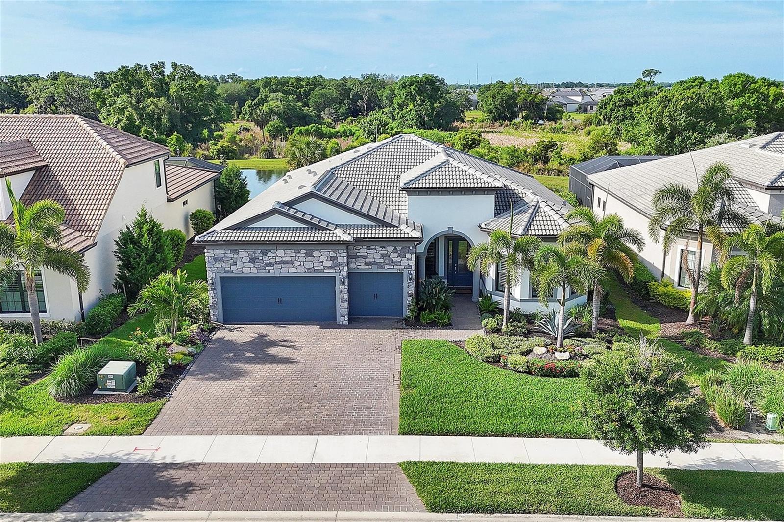 7989 GRANDE SHORES DR